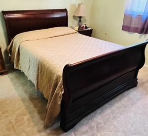 lot 156 image: Full Size Wooden Sleigh Bed wEverything Included