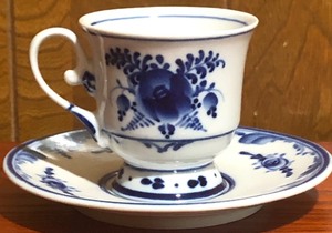 lot 59 image: Vintage Gzhel Blue &amp White Teacup &amp Saucer Cup 3 Tall Saucer 5 Wide - Made in Russia