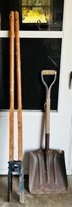 lot 200 image: Post Hole Digger &amp Short Wide Shovel&nbsp