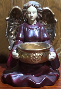 lot 202 image: 5 Ceramic Angel Holding Golden Bowl&nbsp