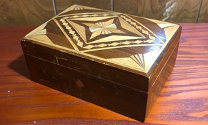 lot 222 image: 6x 4x 2.5 Vintage Hand-Made Wooden Ornate Russian JewelryTrinket Box 1992