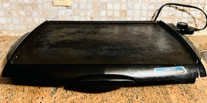 lot 277 image: Presto Tilt N Drain Big Griddle