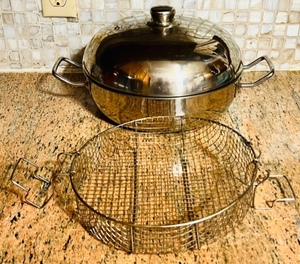 lot 292 image: Deep Frying Stainless Steel Skillet wBasket &amp Lid 11.5