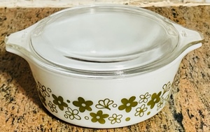 lot 298 image: Vintage Pyrex 1.5 Qt Serving Dish wLid #172