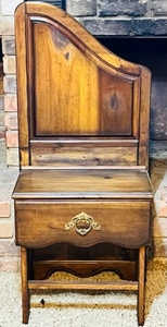 lot 8 image: SOLID WOOD 46x 20.5x 15.5 HAND-CRAFTED MUD ROOM BENCH