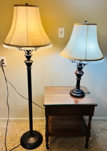 lot 16 image: BEAUTIFUL BRASS 60 FLOOR LAMP &amp 30 TABLE LAMP ( TABLE NOT INCLUDED)