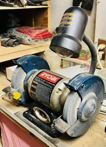 lot 39 image: RYOBI BGH6110 &nbsp120V  60Hz  2.1A  3600 Rmin (RPM) BENCH GRINDER wLIGHT