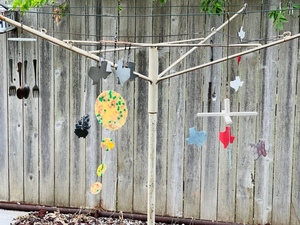 lot 47 image: 6 ASSORTED METAL ART TEXAS THEME WIND CHIMES ( CLOTHES LINE STAND NOT INCLUDED)