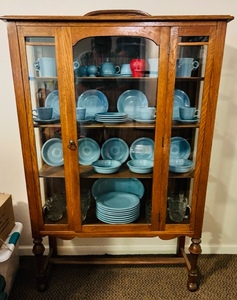 lot 53 image: 37.5x 58x 14 VINTAGE OAK CHINA CABINET ( CONTENTS NOT INCLUDED)