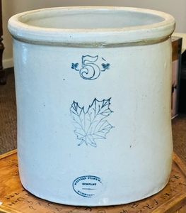 lot 54 image: ANTIQUE WESTERN STONEWARE 5 GALLON CROCK MAPLE LEAFWESTERN STONEWARE IMAGE&nbsp