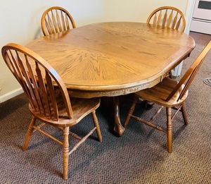 lot 58 image: 6 FT OAK CLAW FOOT TABLE w4 CHAIRS