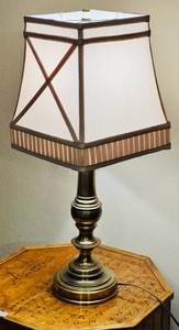 lot 60 image: VINTAGE 26 BRASS LAMP wSHADE