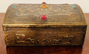 lot 101 image: BEJEWELED ANTIQUE JEWELRY BOX 10x 7x 3.5