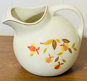 lot 108 image: VINTAGE HALLS SUPERIOR QUALITY KITCHEN WARE CHINA JEWEL TEA OR WATER AUTUMN LEAF PITCHER wICE LIP FLOW