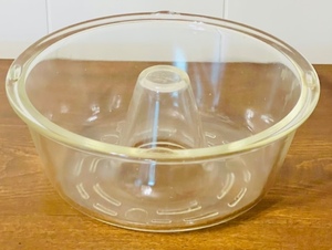 lot 112 image: VINTAGE GLASBAKE #352 GLASS BUNDTANGEL FOOD CAKE PAN&nbsp