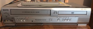 lot 62 image: SANYO DVDVCR PLAYER DVW-7200