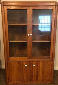 lot 68 image: 52x 32x 15 OAK DISPLAY CABINET