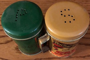 lot 80 image: VINTAGE LOOK METAL SALT &amp PEPPER SHAKERS