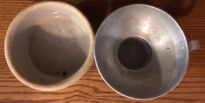 lot 83 image: VINTAGEANTIQUE FLOWER SIFTER and 5 STONEWARE BOWL