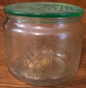lot 84 image: 4.5 ANTIQUE GLASS TOBACCO JAR
