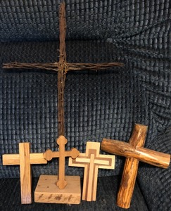 lot 89 image: 17 BARBED WIRE CROSS w4 WOODEN CROSSES 5 to 8