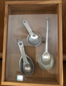 lot 164 image: 9.5x 6.5 HAND-CRAFTED SHOWCASE for VINTAGE &amp ANTIQUE MEASURING SPOONS