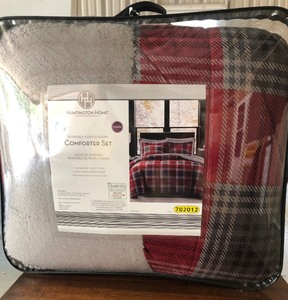 lot 170 image: HUNTINGTON HOME QUEEN SIZE COMFORTER