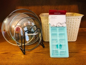 lot 191 image: BASKET wPOTS &amp PANS LIDS &amp ORGANIZER  PREP n FREEZE CUBE TRAY&nbsp