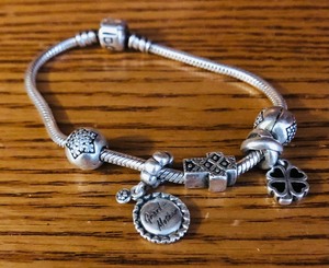 lot 194 image: .925 STERLING 7 PANDORA SNAKE CHARM BRACELET wCHARMS