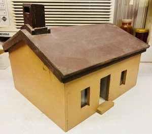 lot 212 image: 10.5x 9x 9 HAND-CRAFTED WOODEN HOUSE wREMOVABLE ROOF &amp GLASS WINDOWS