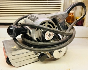 lot 217 image: POWR-KRAFT INDUSTRIAL DUTY 3 BELT SANDER