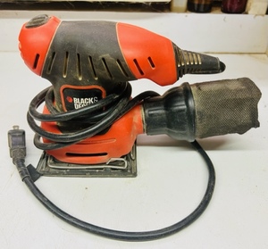 lot 219 image: BLACK &amp DECKER - MODEL Q5540 SANDER