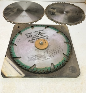 lot 222 image: THREE 10 - 50 TOOTH CARBIDE-TIPPED SAW-BLADES w4 ADDITIONAL BLADES