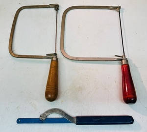 lot 290 image: 2 VINTAGE WOOD-HANDLED JIG SAWS wHAND-HELD HACKSAW&nbsp