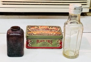 lot 311 image: VINTAGE SNUFF BOTTLE  3 KINGS TOBACCO TIN  HEINZ KETCHUP BOTTLE
