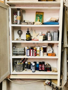 lot 316 image: CONTENTS OF SHELVES