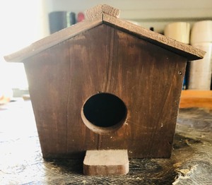 lot 245 image: 8x 5.5x 5.5 HAND-CRAFTED WOODEN BIRD HOUSE