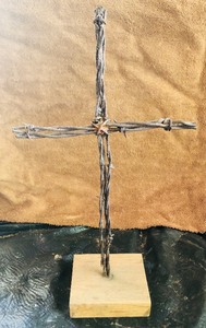 lot 247 image: 11.5 x 7 BARBED WIRE CROSS ON 3.5x 3.5 WOODEN PLATFORM