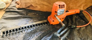 lot 249 image: BLACK &amp DECKER 13 SINGLE EDGE SHRUB &amp HEDGE TRIMMER wMETAL HANDLE - NO. D-200481 TYPE G