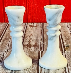 lot 231 image: TWO 6 MARBLE LILLIAN VERNON CANDLE STICK HOLDERS