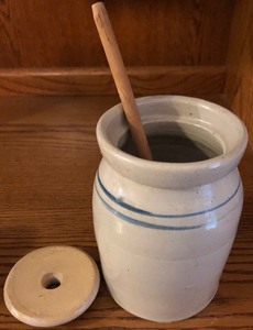 lot 79 image: ANTIQUE STONEWARE HONEY POT