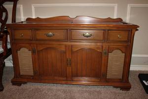 lot 4 image: Vintage stereo console W Record Player, Radio & Records, see pics