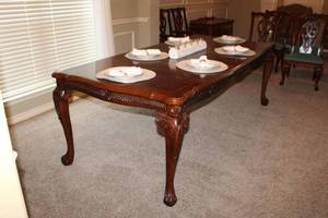 lot 14 image: Dining Table Only with one leaf, see pictures