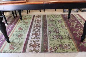 lot 33 image: Area Rug 5ft x 8ft, Pier 1 imports tag, green burgundy, white colors