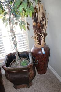 lot 34 image: Potted Artificial Ficus tree with lights and Tall Decorative Vase arrangement