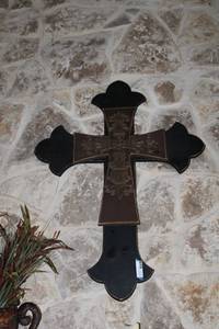 lot 39 image: Large Wood Cross Decoration, Approx. 3.5 ft. tall