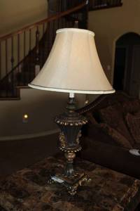 lot 50 image: Table Lamp, matches end tables