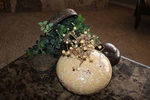 lot 49 image: Home Decorations Vase and Round Lidded Boxes