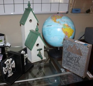 lot 63 image: Home dcor Lot Bookends, Birdhouses, Metal Plaque with verse, and  12 Diameter Globe