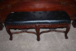 lot 74 image: Cushioned Bench Seat, Black diamond stitched upholstery